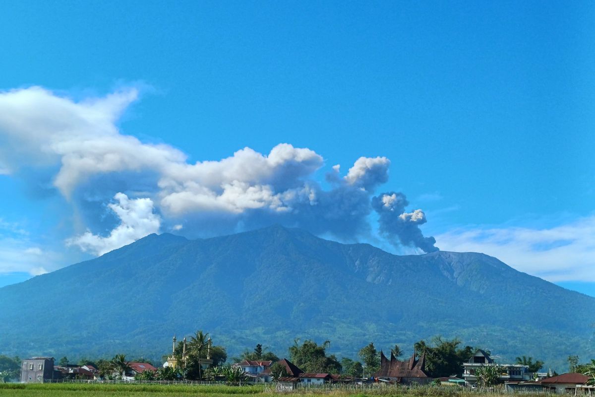 Mount Marapi erupts, sending ash column 2,000 metres high
