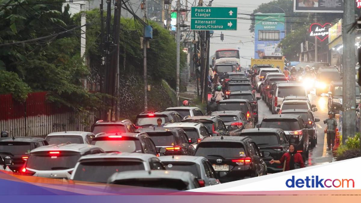 15,500 Vehicles Pass Through Bogor's Puncak Today, Several Points Congested
