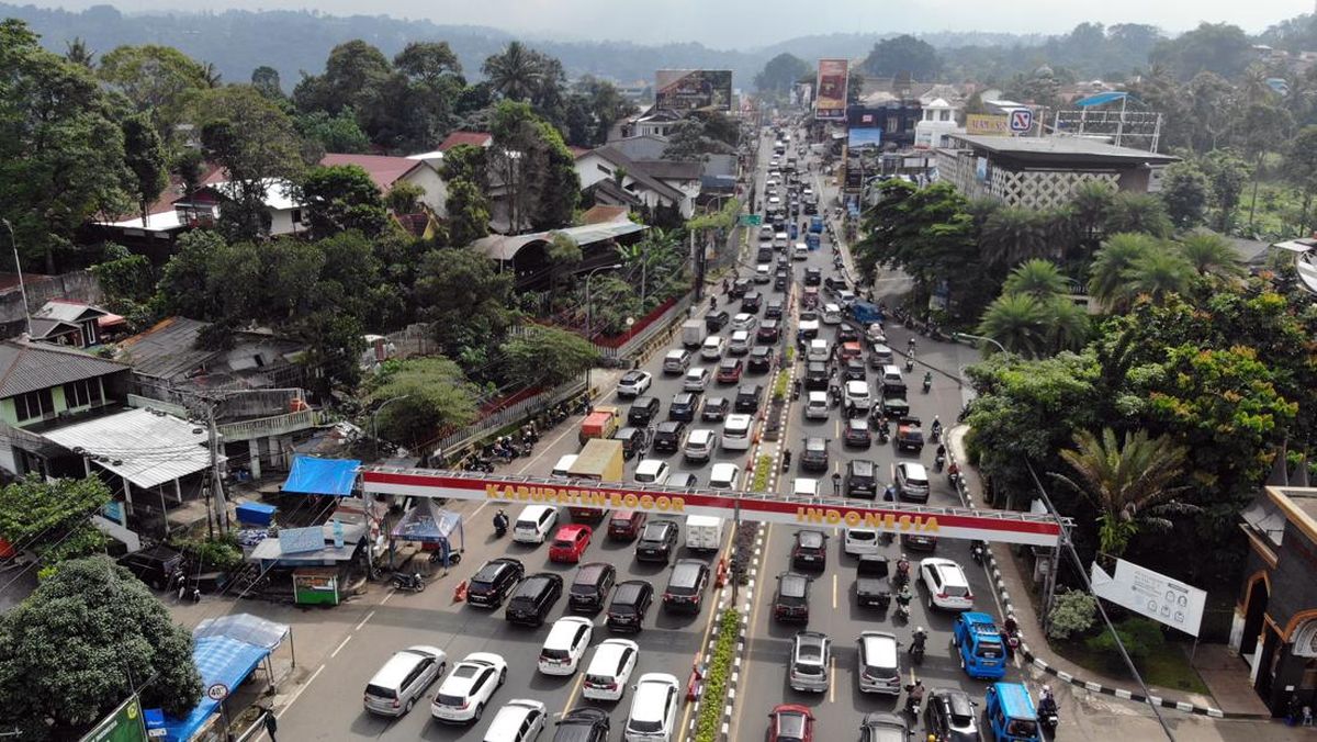 Puncak Route Crowded During Long Weekend, One-Way System Implemented This Morning