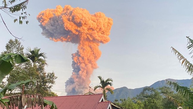 Mount Marapi Eruption Spews Ash 2km, Public Urged to Stay Alert