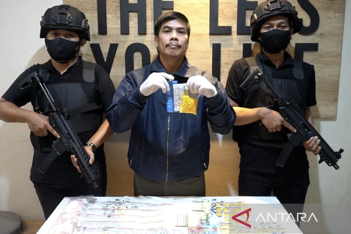 Police raid illegal drug operation disguised as grocery store in Jagakarsa