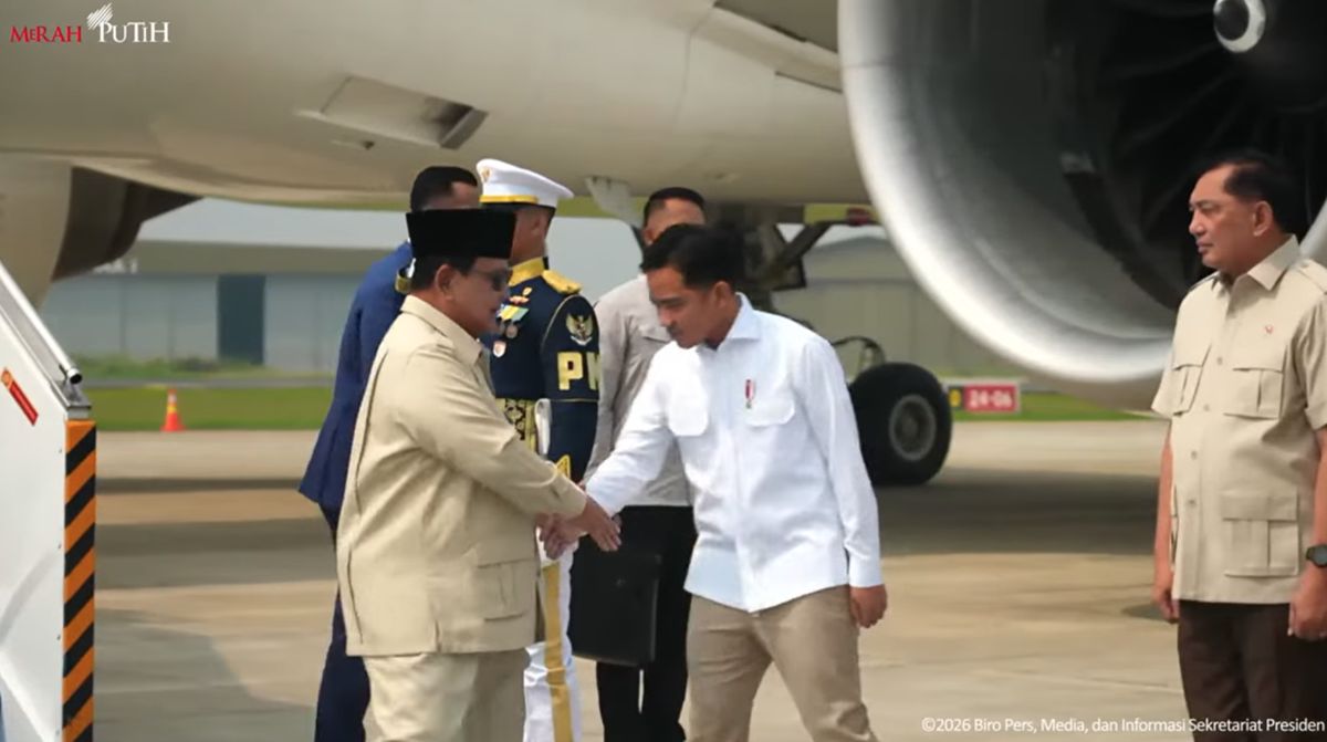 Prabowo Welcomed by Vice President Gibran Following France Visit