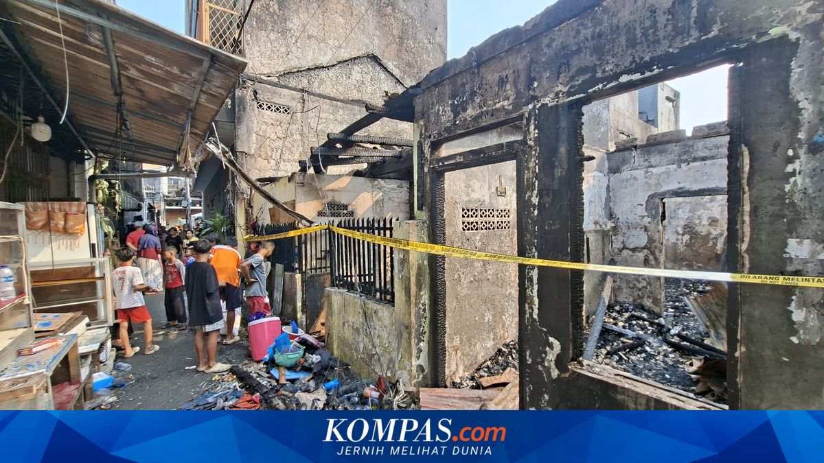 Fire reignites in West Jakarta's Tambora district as residents panic and flee