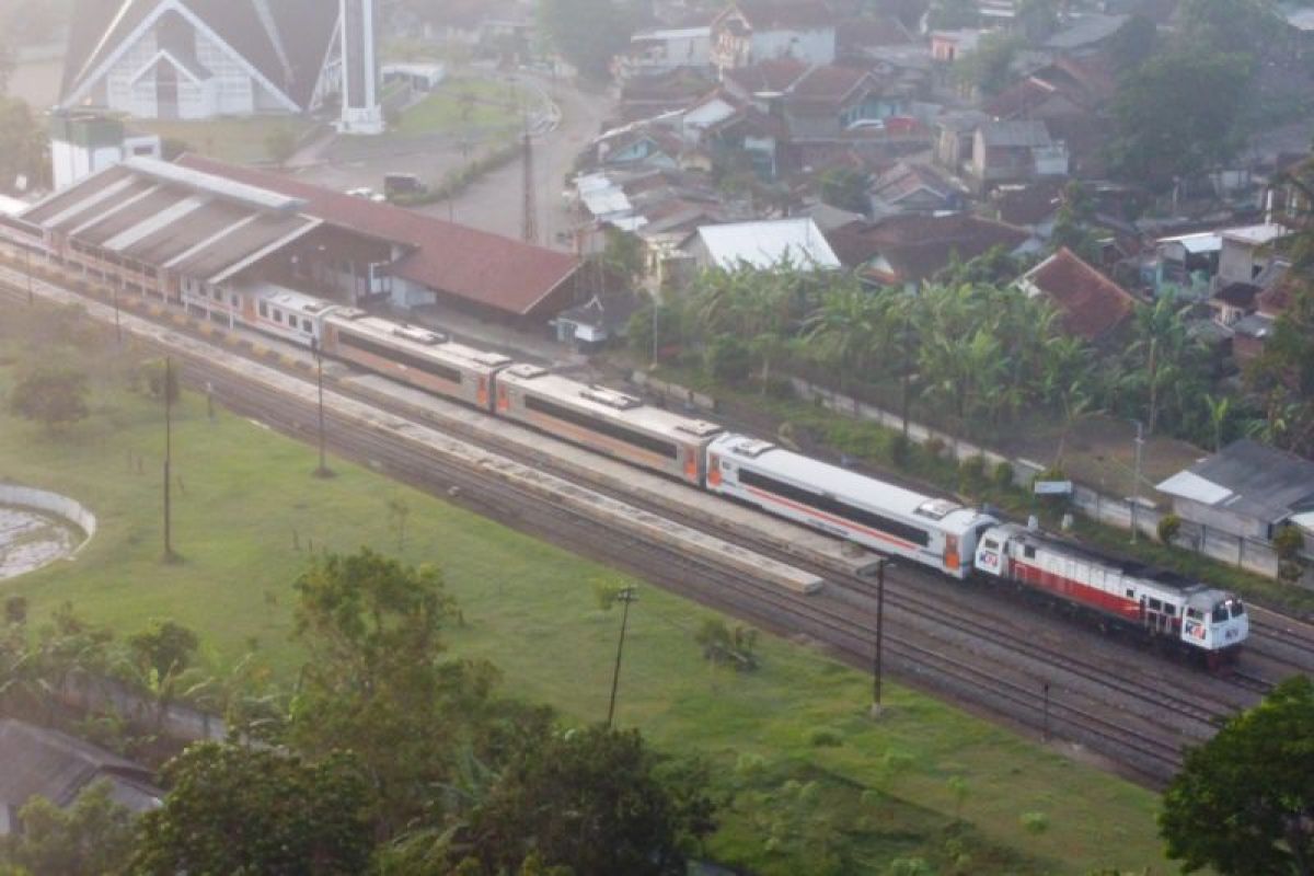 Cikuray Train Service Expands, Connecting Garut's Agricultural Bounty with Jakarta as a Community Activity Hub