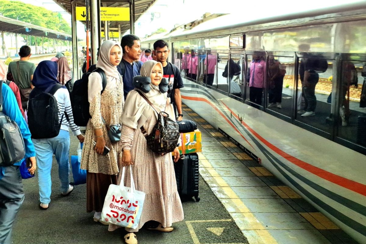 Gunung Jati Train Service Gains Popularity, Serves 204,280 Passengers from January to April 2026