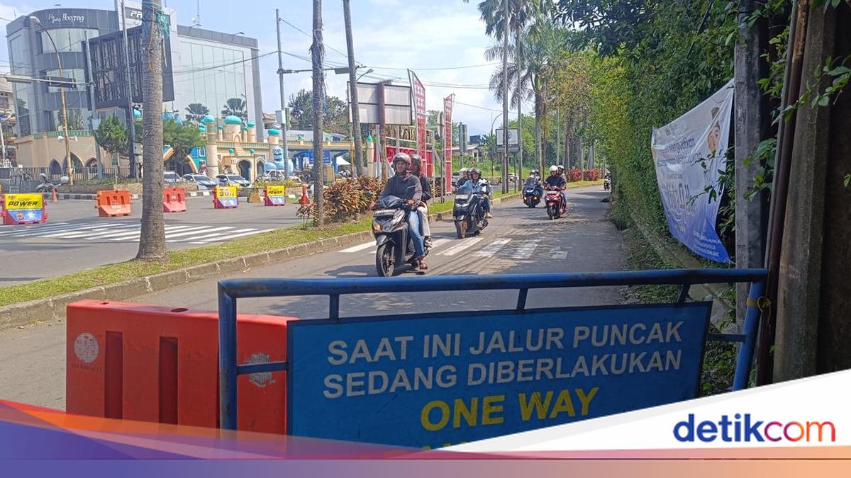 One-way traffic system implemented on Puncak Road towards Jakarta halts vehicles bound for Puncak