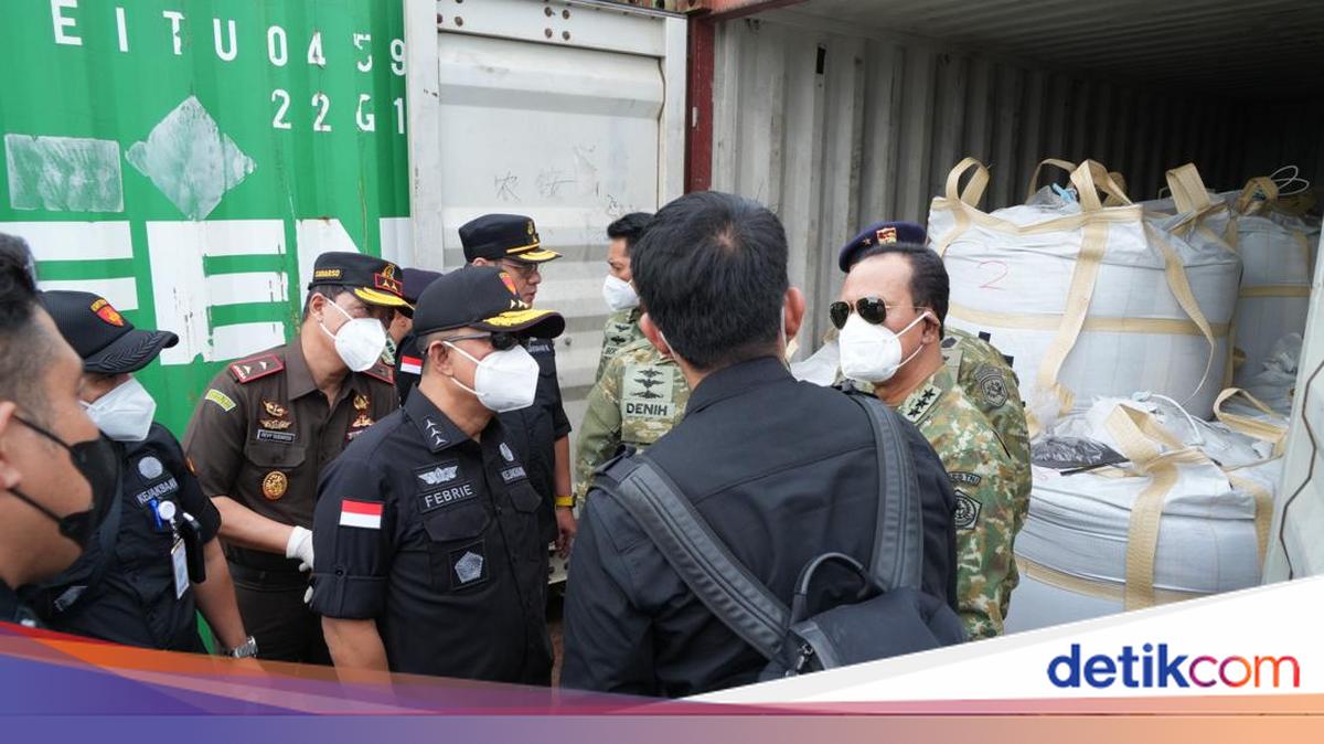 What We Know About the Uncovered 'Treasure' Export Violations in Batam