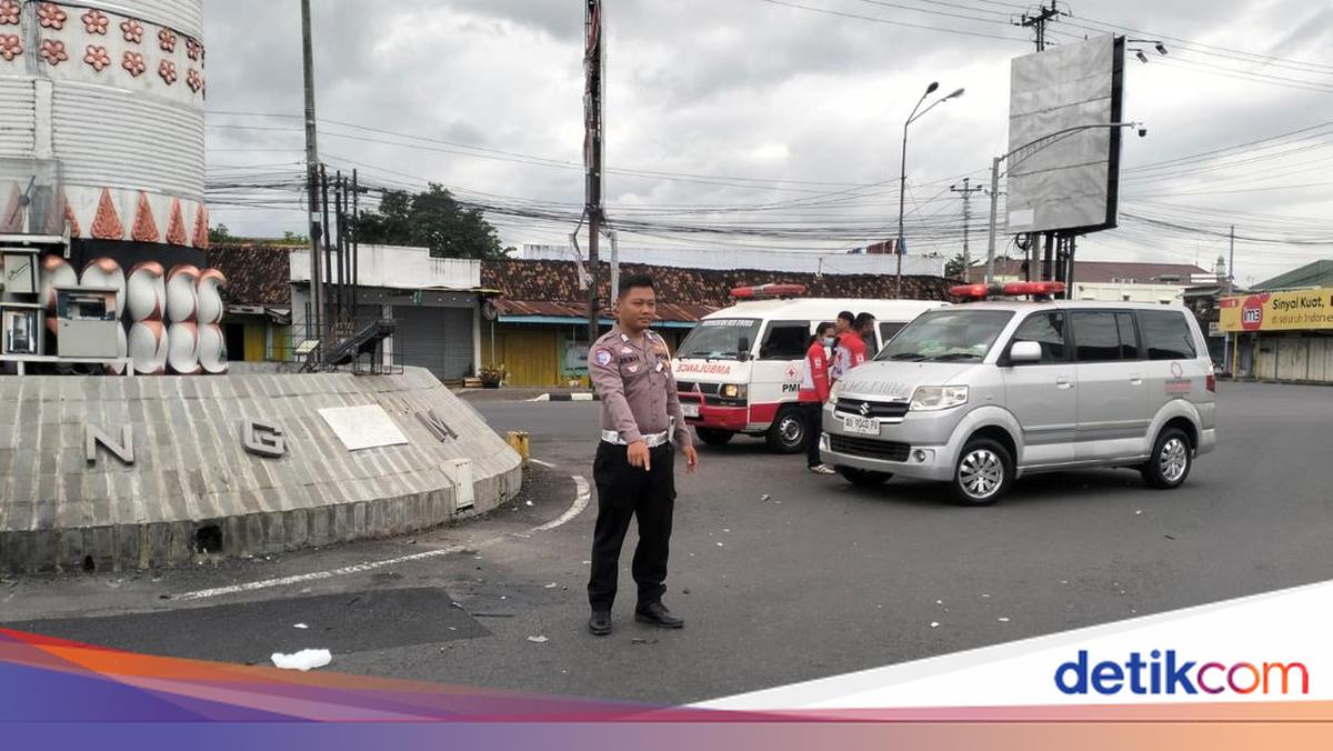 Ambulance Carrying Corpse Collides with Motorcyclist in Wates, Kulon Progo