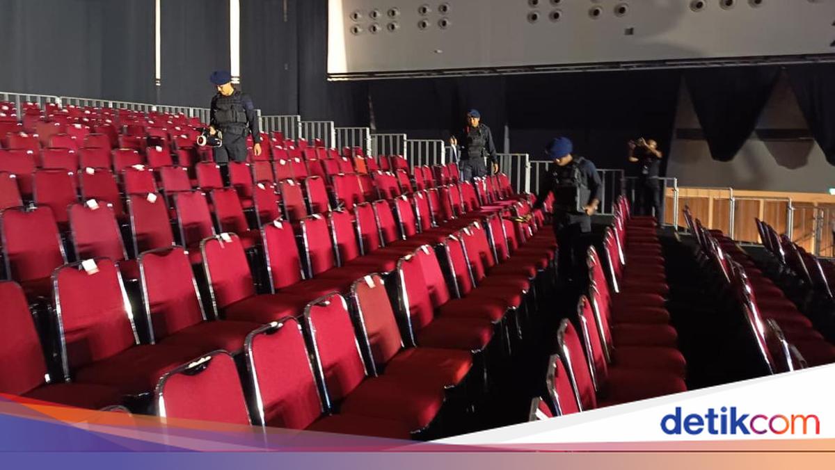 Polda Metro Jaya Bomb Squad Conducts Security Sweep at Java Jazz Festival Venue in PIK 2