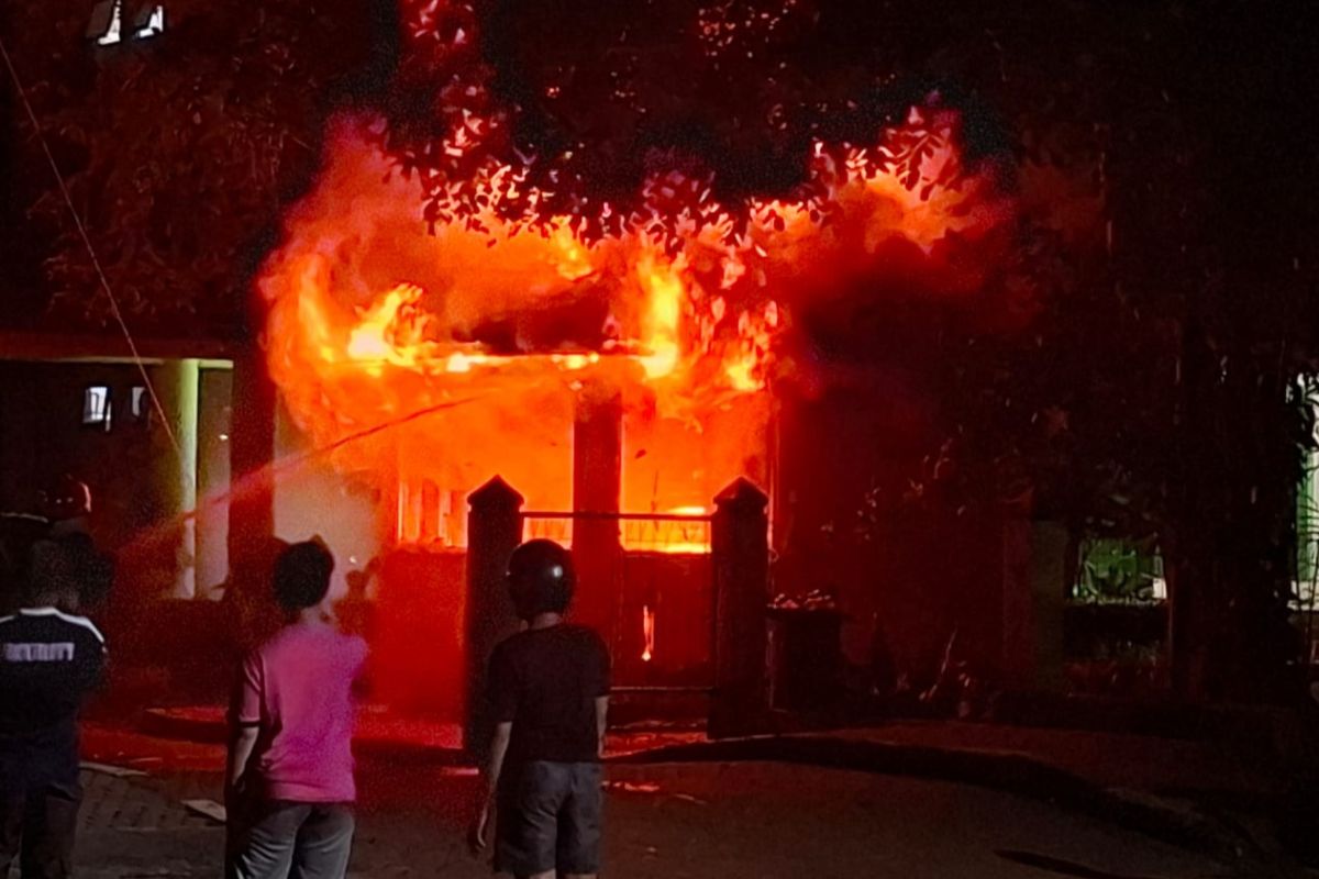 Police name two suspects in USK Aceh campus arson
