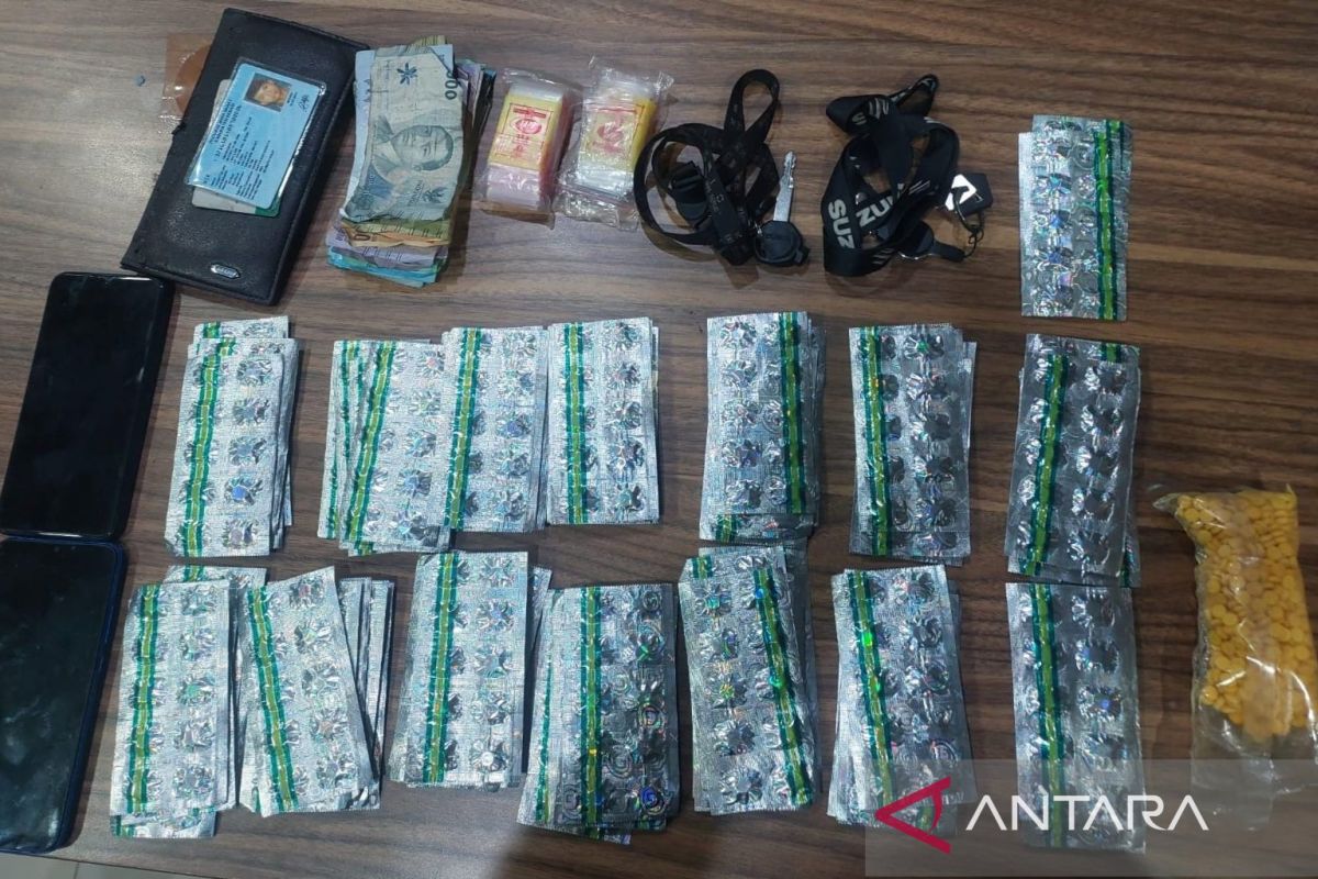 Bekasi Police Arrest Two Prescription Drug Dealers Following Citizen Report