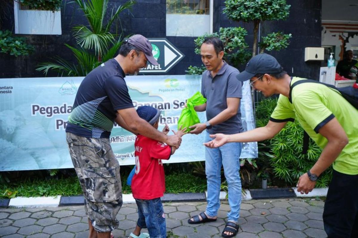 Pegadaian distributes more than 900 sacrificial animals across Indonesia for Eid al-Adha 1447 H