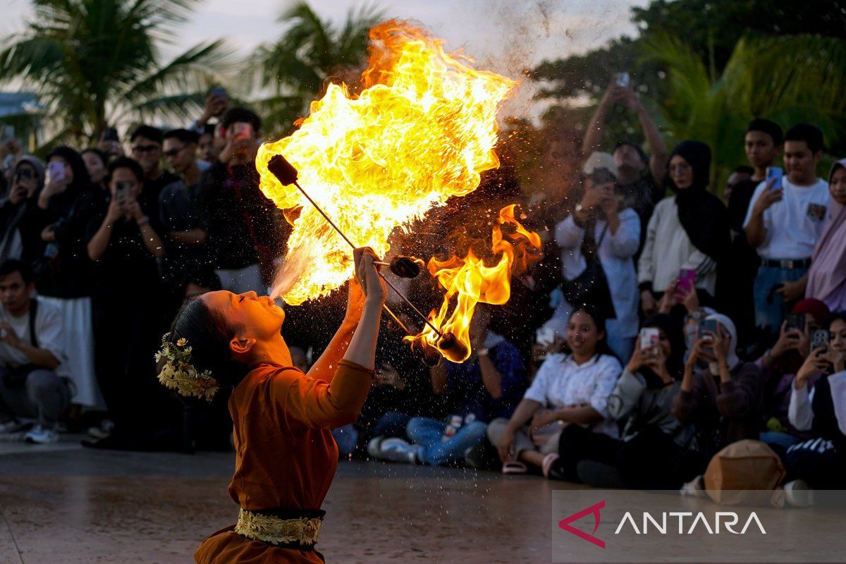 Attayang Sunset showcases Bugis, Makassar, Mandar, and Toraja cultures at Losari Beach Pavilion