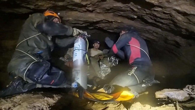 Seven Gold Miners Trapped in Narrow Cave: Latest Updates