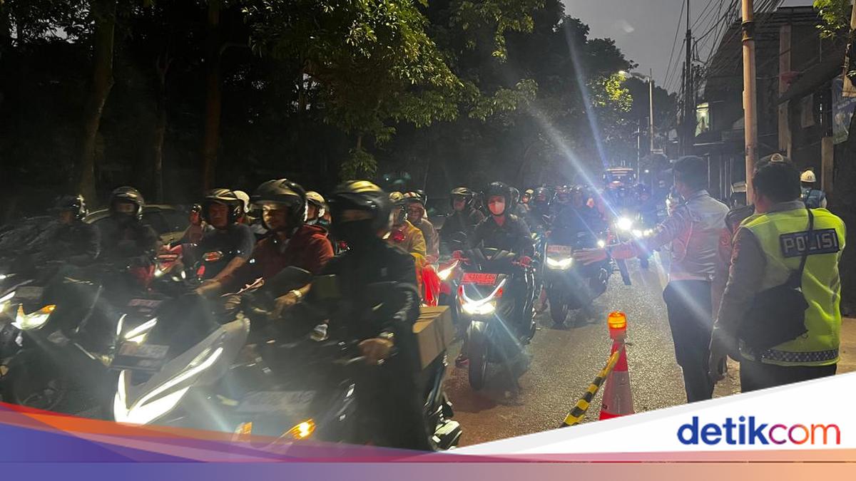 South Jakarta Water Resources Sub-District Office Apologises for Traffic Congestion Due to Lenteng Agung Sinkhole Repair