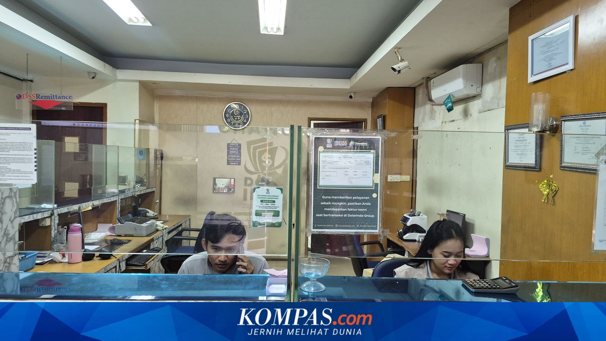 US Dollar in Demand as Rupiah Weakens, Money Changers Confirm Adequate Stock