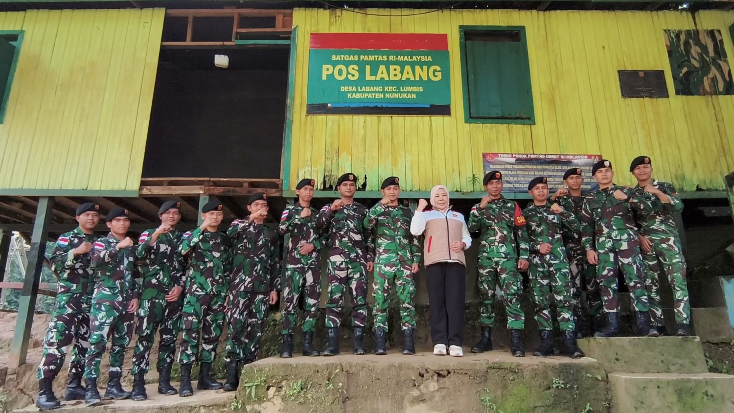 TNI Troops Uphold Vigilance at Indonesia-Malaysia Border Post in Nunukan