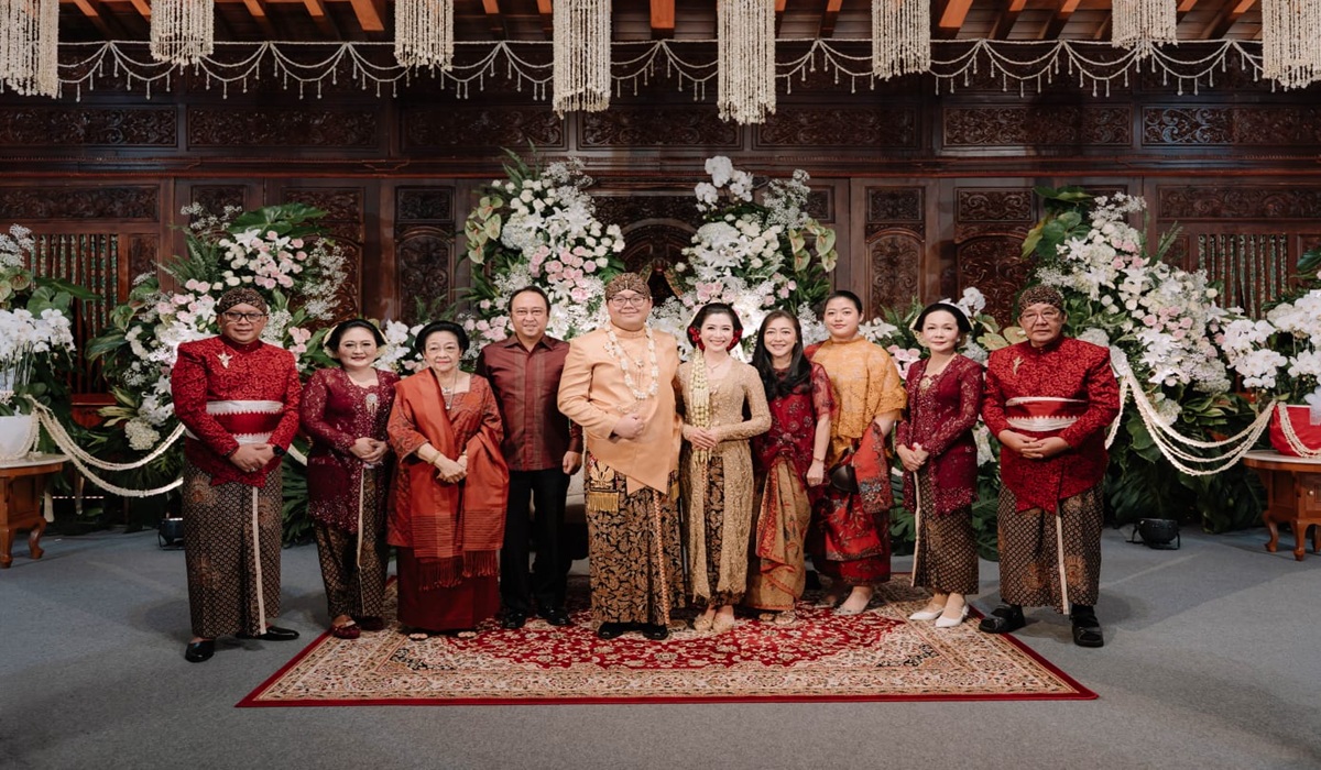 Wedding of Hasto Kristiyanto's Son: Javanese Cultural Ambiance and National Figures in Attendance
