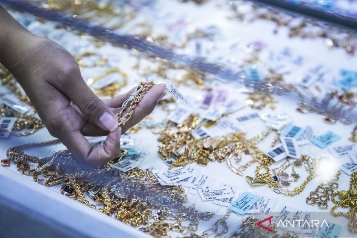 Gold prices for three brands at Pegadaian rise across the board this Sunday morning