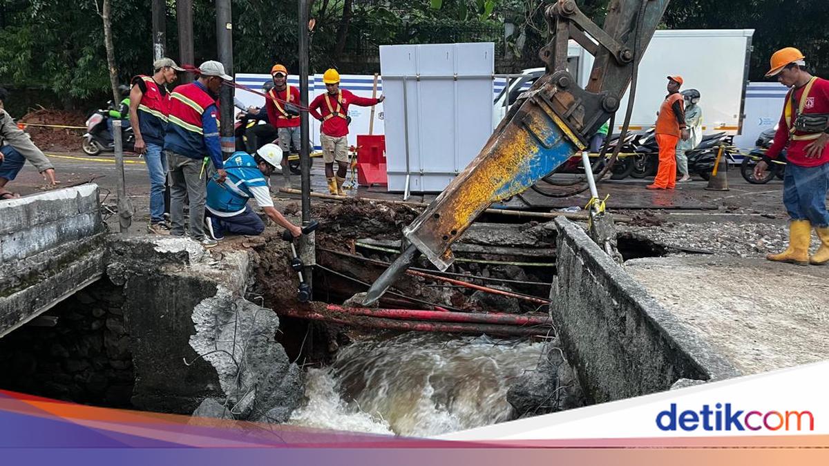 Lenteng Agung Sinkhole: Rapid Water Flow Complicates Repair Efforts