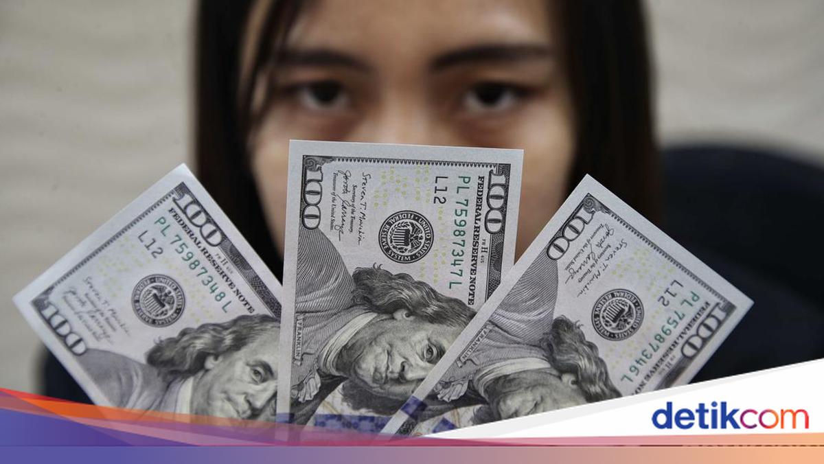 Rupiah Weakens Further Against Dollar: Three Tips for the Middle Class