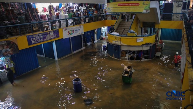 Cipulir Market Vendors Fear Rainfall as Flooding Worsens