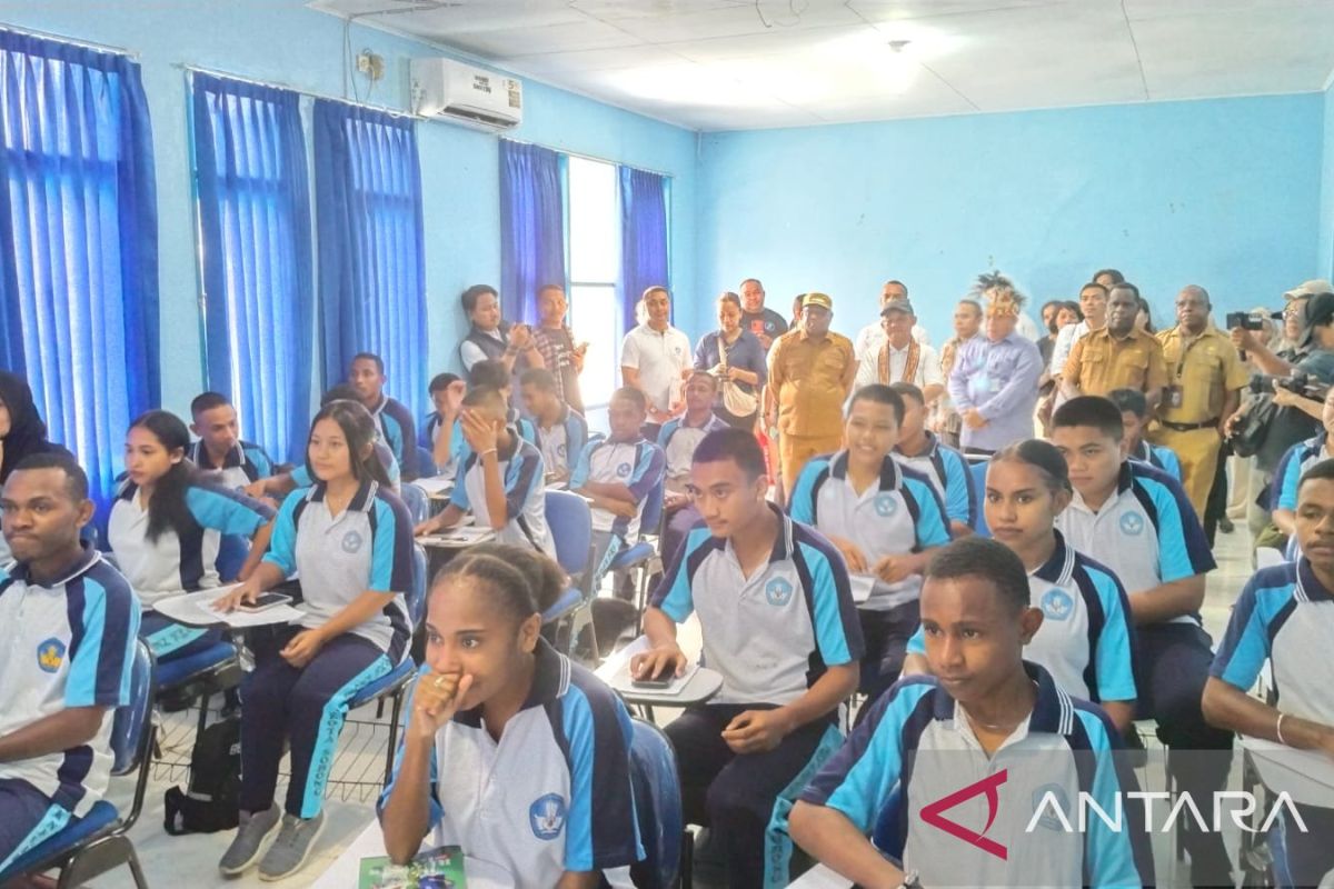 Ministry of Basic and Secondary Education strengthens digitalisation to bridge education gap in Teluk Bintuni
