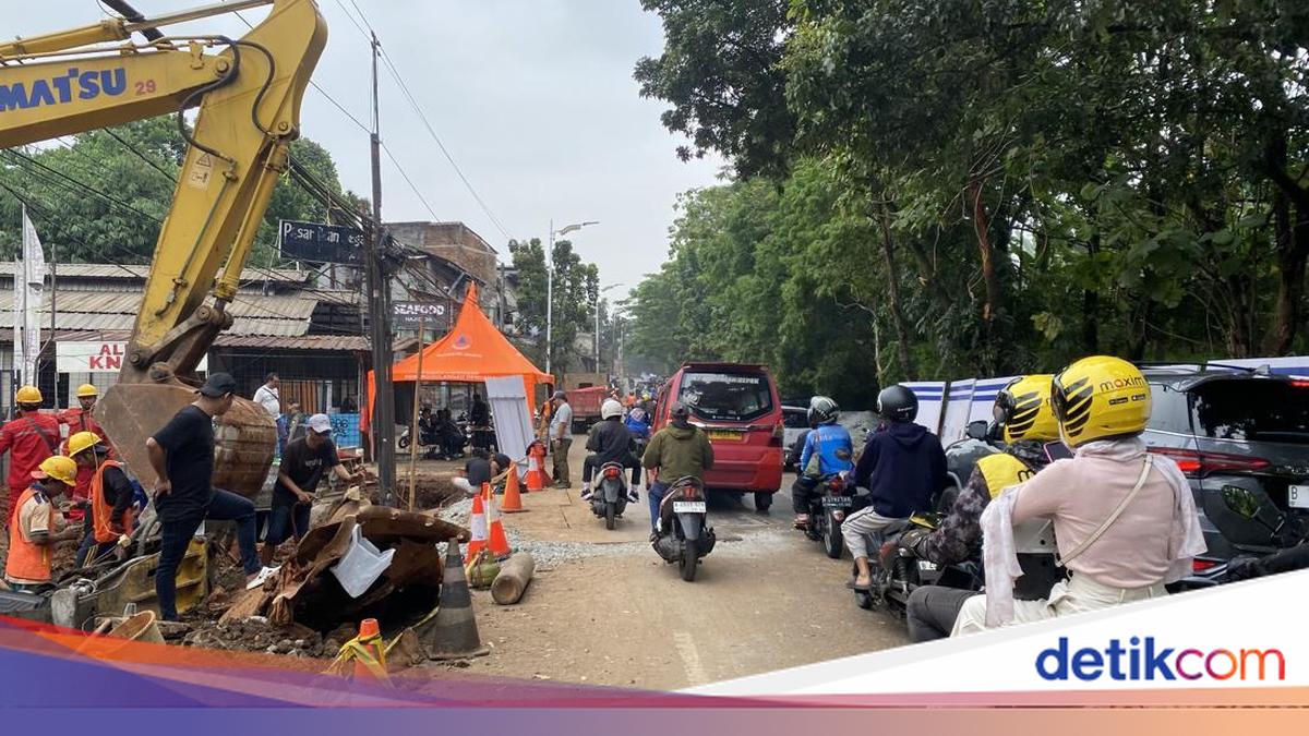 Lenteng Agung road subsidence repair 70% complete, concrete pouring scheduled tonight