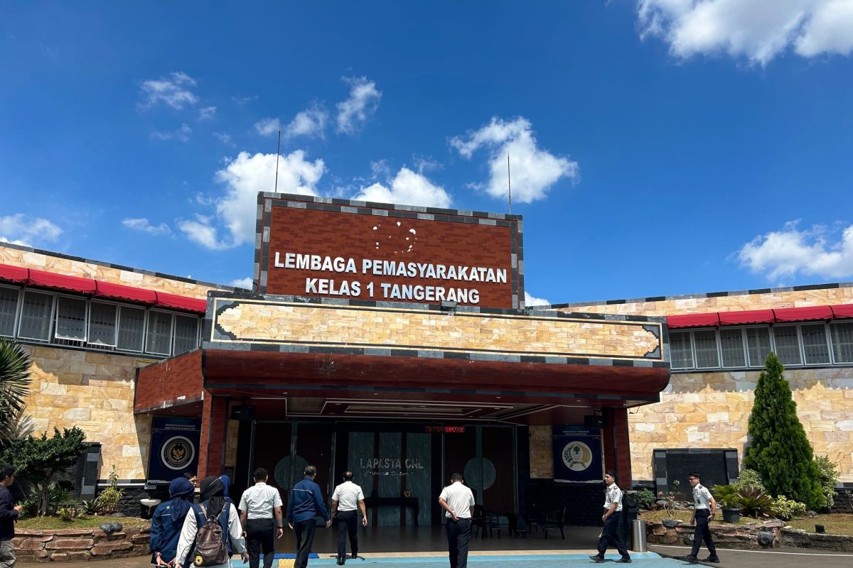 Govt grants remissions to 1,052 inmates on Vesak Day