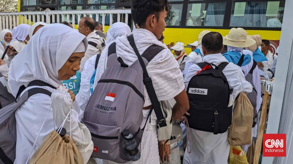 Indonesian Hajj Pilgrims Begin Return Home Tomorrow