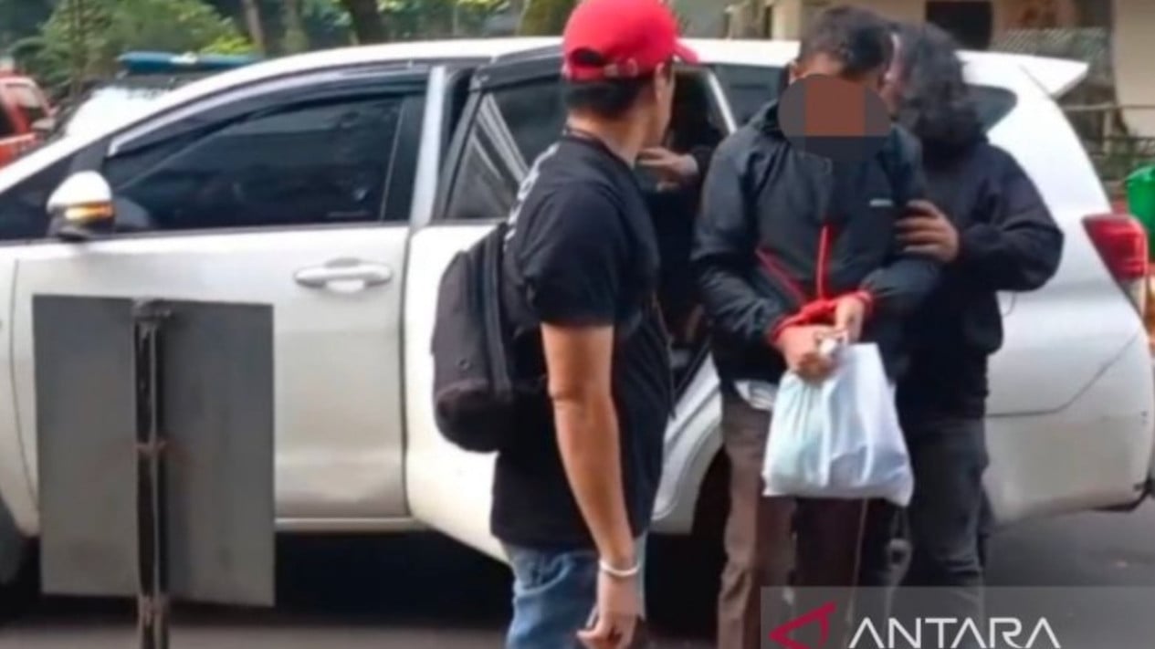 Police Arrest Arrogant Taxi Driver Who Damaged Motorist's Car on JORR Toll Road