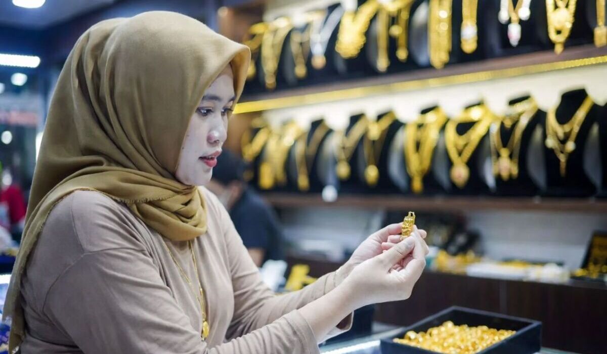 Batam gold prices rise by end of May 2026