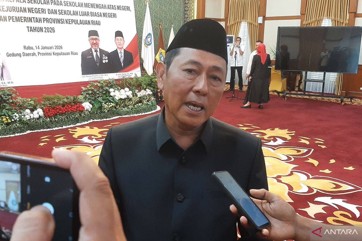 Kepri Education Department: Student Mobile Phone Ban to Take Effect in 2027