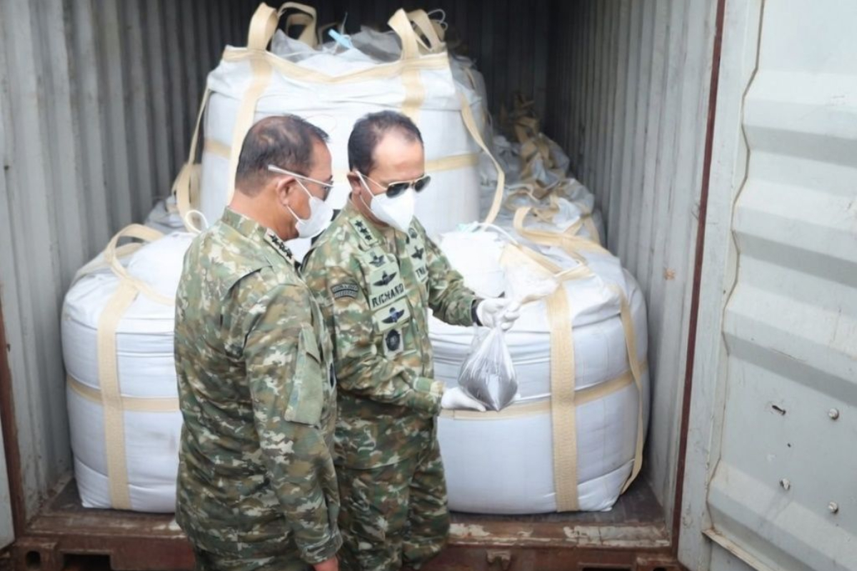 Indonesian Navy Foils Illegal 390-Ton Raw Minerals Shipment in Kepri Waters
