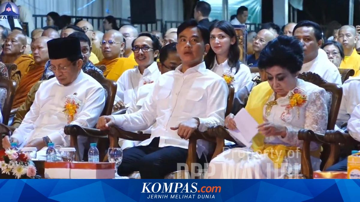 Gibran attends Tri Suci Waisak commemoration at Borobudur Temple