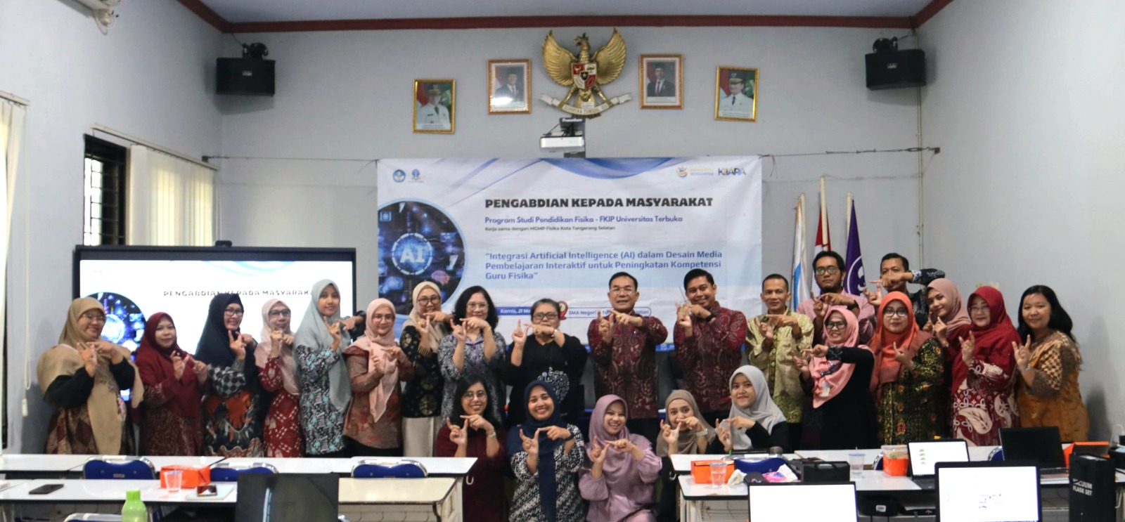 Open University of Indonesia Physics Education Study Programme Holds AI Training for Senior High School Physics Teachers