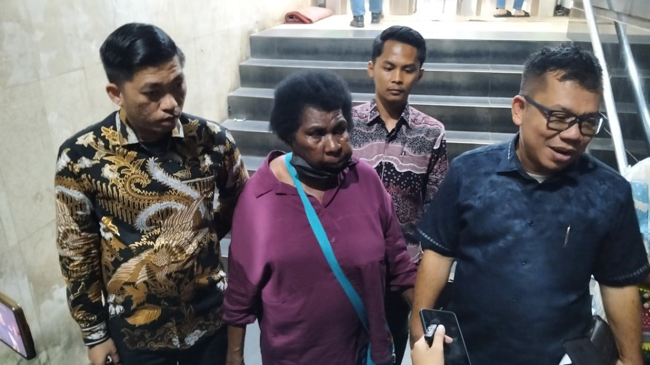 Mama Sinta Denies TNI Intimidation Claims, Says She Traveled to Jakarta at Her Own Expense