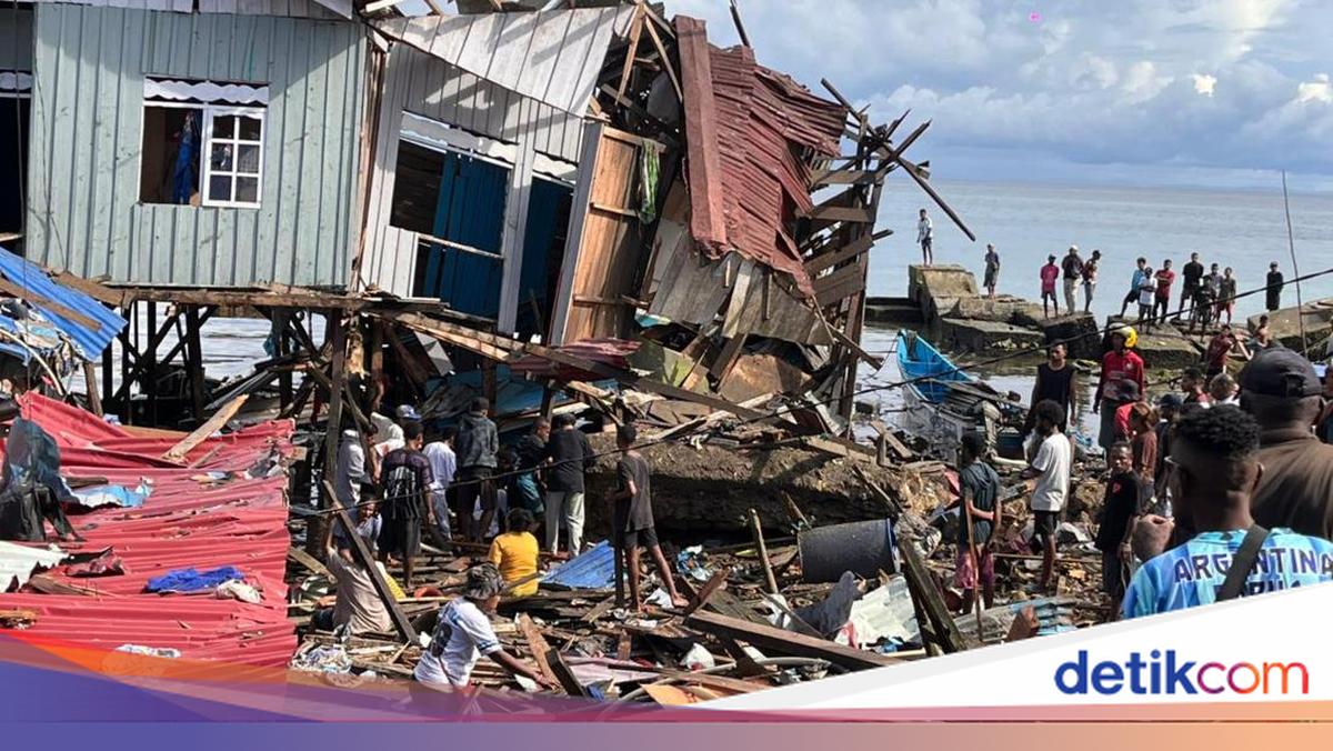 WWII-era bomb explodes in Biak, Papua, killing five with three missing