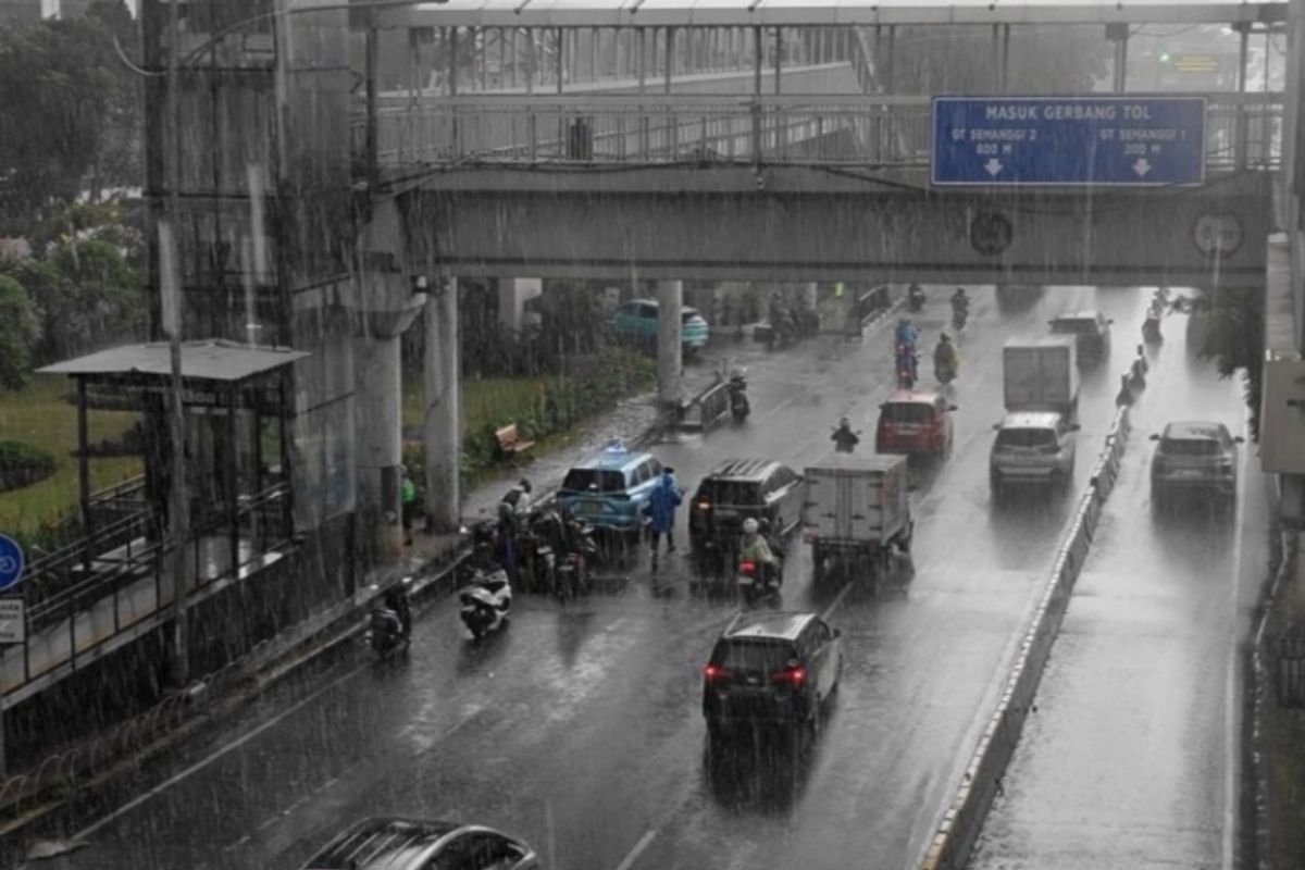 BMKG forecasts rain across all Jakarta areas on Monday afternoon