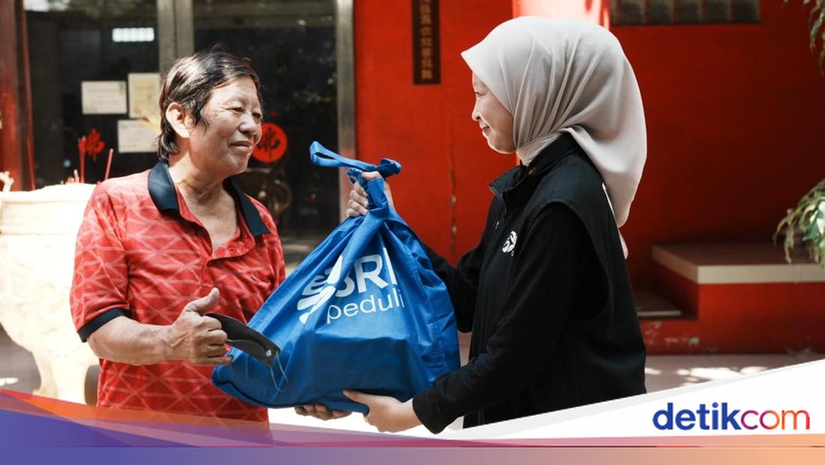 BRI Distributes Food Packages to Buddhists for Vesak Day