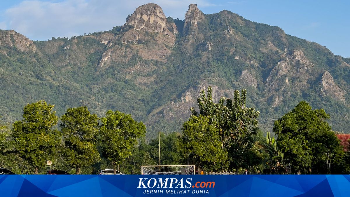 Wonogiri Boasts Stunning Eid Prayer Site with Ancient Volcano Views