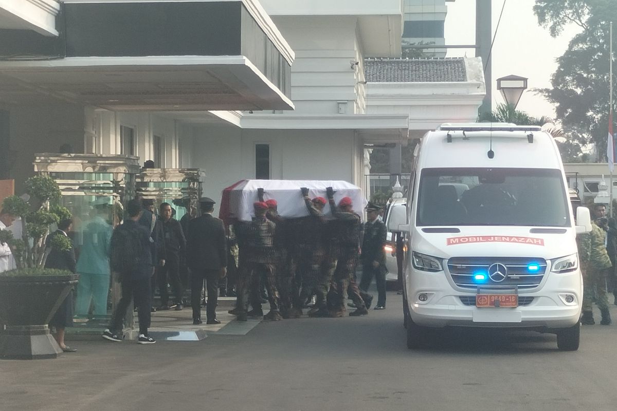 Ryamizard Ryacudu's remains arrive at Ministry of Defence