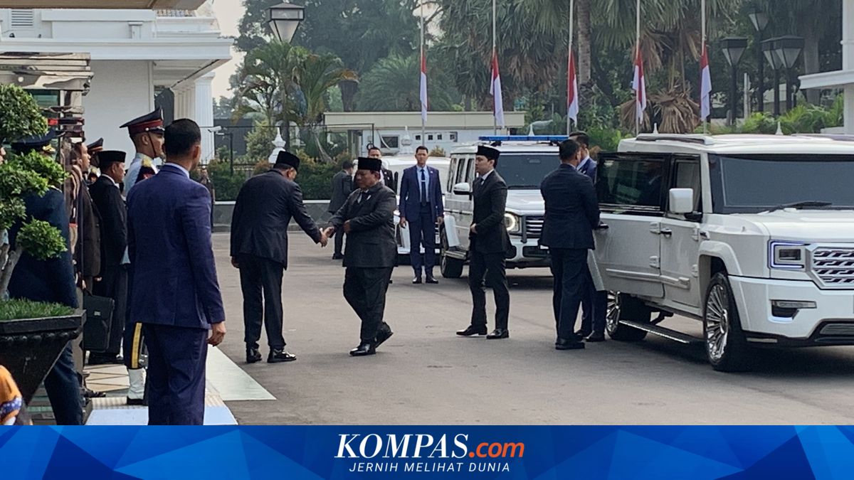 After Paying Respects to Ryamizard Ryacudu, Prabowo Heads to Foreign Ministry for Pancasila Day Ceremony