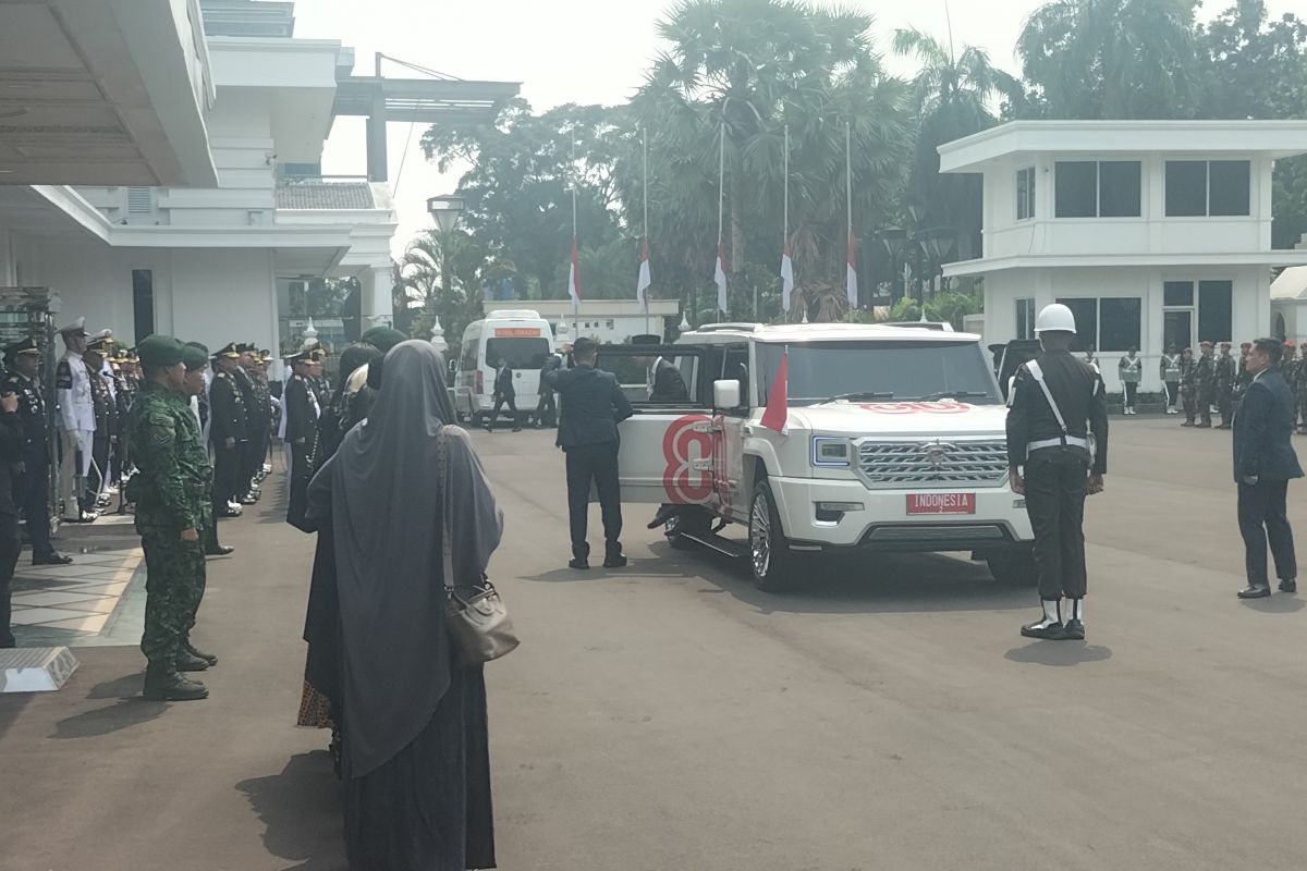 Vice President visits Ryamizard's resting place at Ministry of Defence building