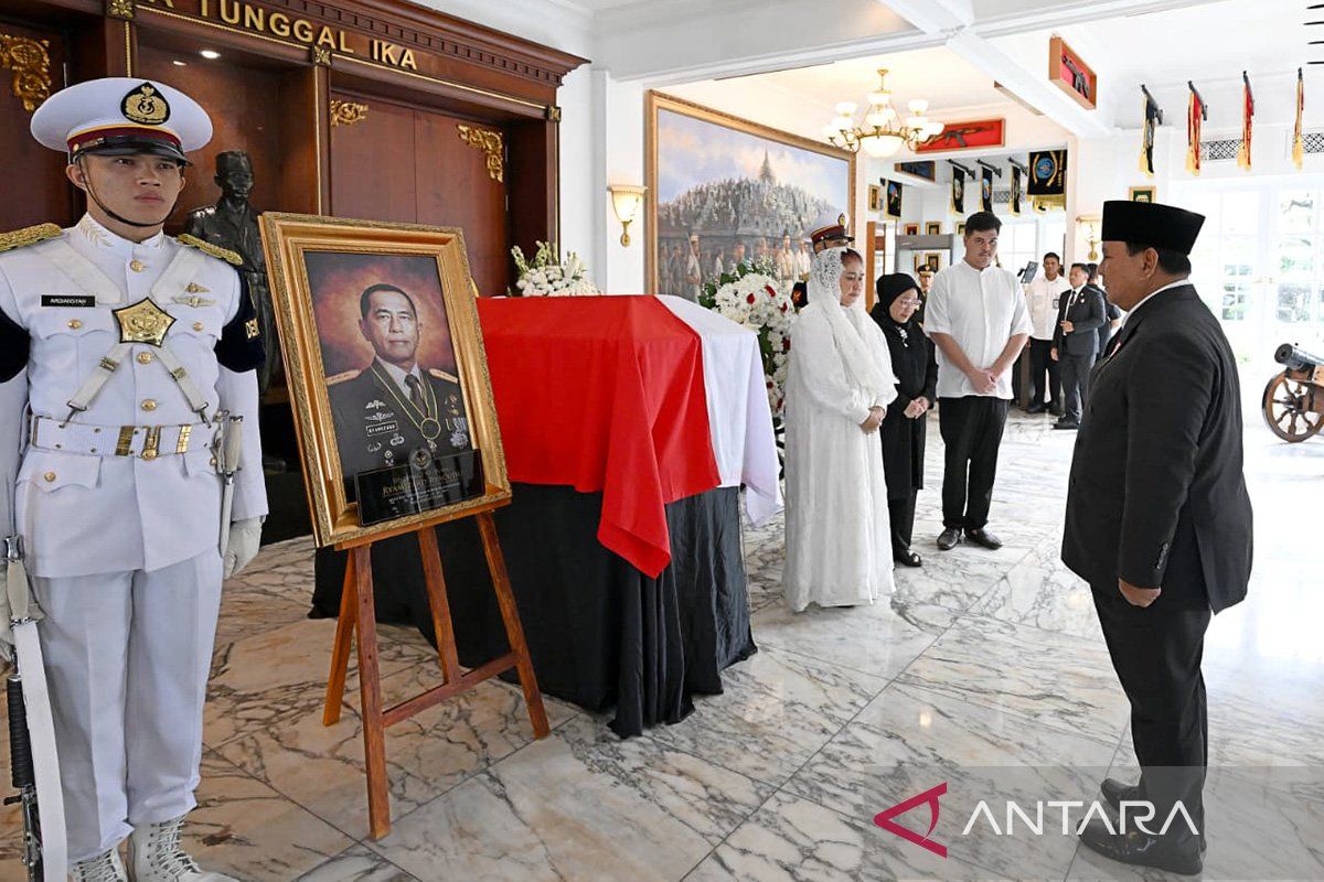 President Prabowo pays final respects to Ryamizard Ryacudu