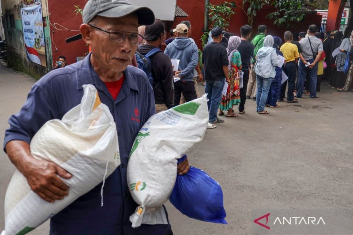 Indonesia overhauls social aid data after targeting review