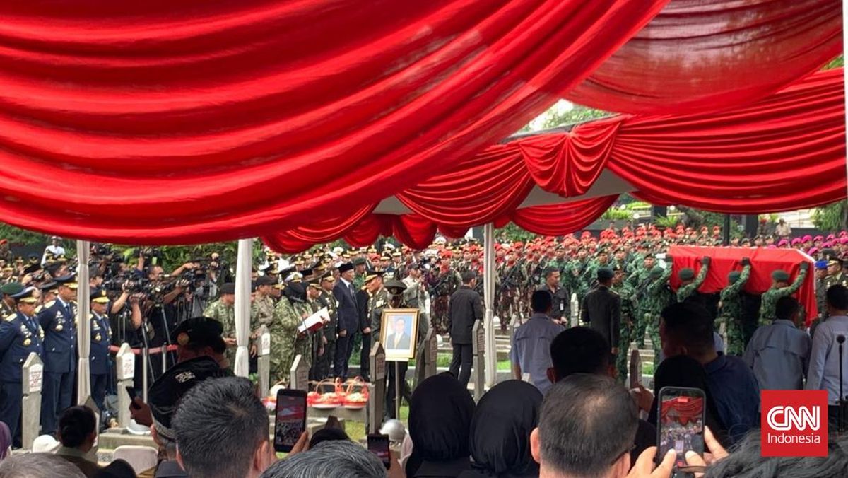 Ryamizard Ryacudu Laid to Rest at Kalibata Heroes' Cemetery