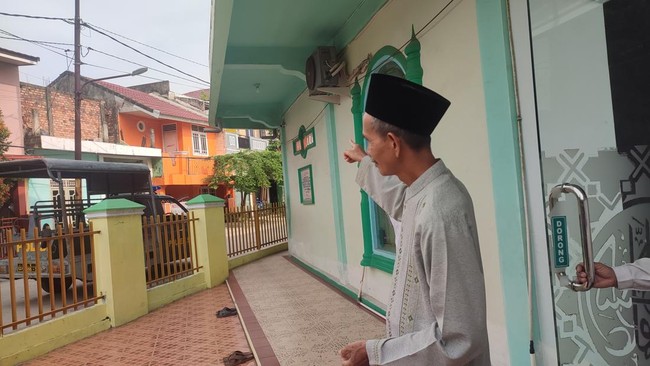Magelang Mosque Caretaker Wins Rp 1 Billion Lottery