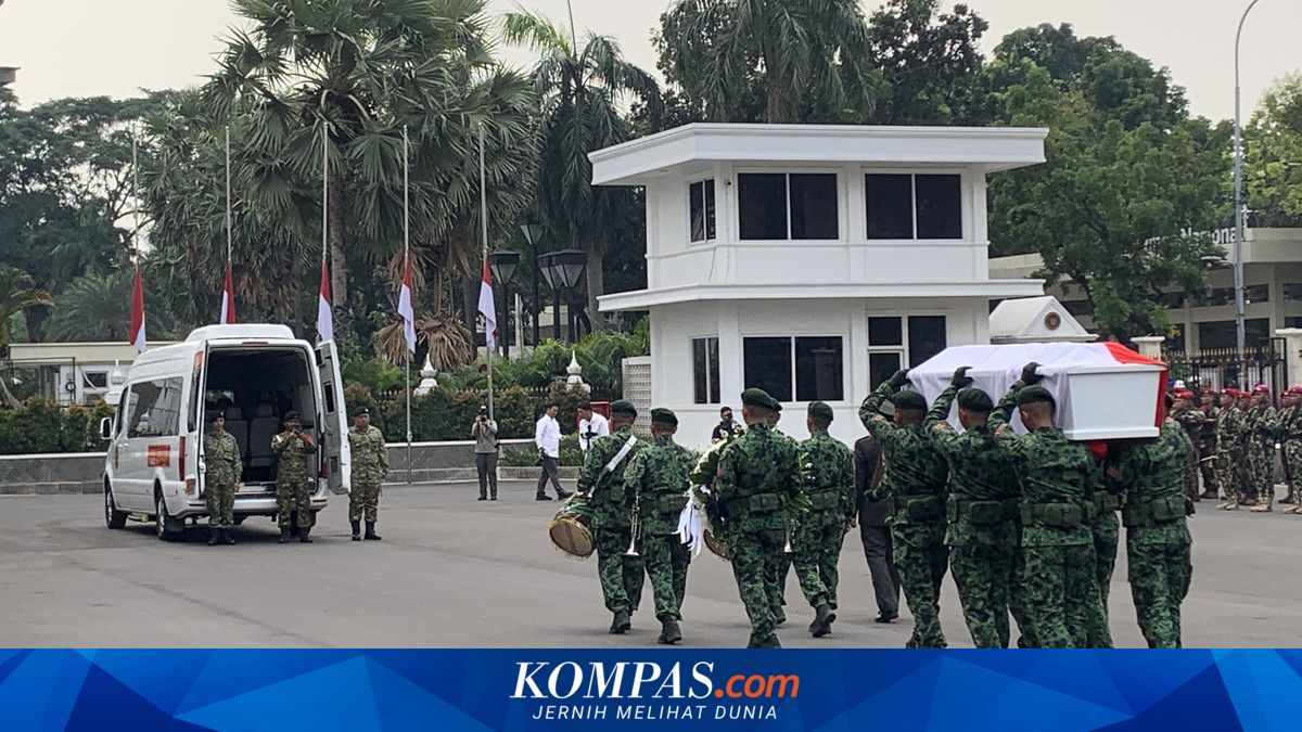 Former Defence Minister Ryamizard Ryacudu's Remains Transported to Kalibata Heroes' Cemetery