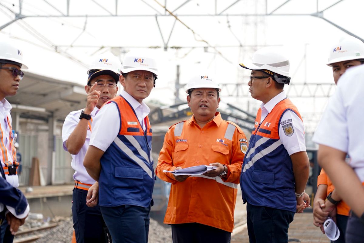 Bogor Line platforms extended to accommodate 12-car commuter trains